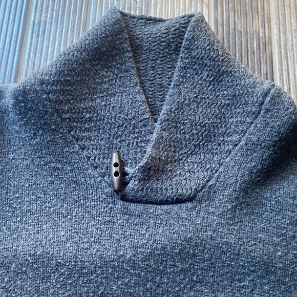 Old Navy Sweater - Picture 2 of 2